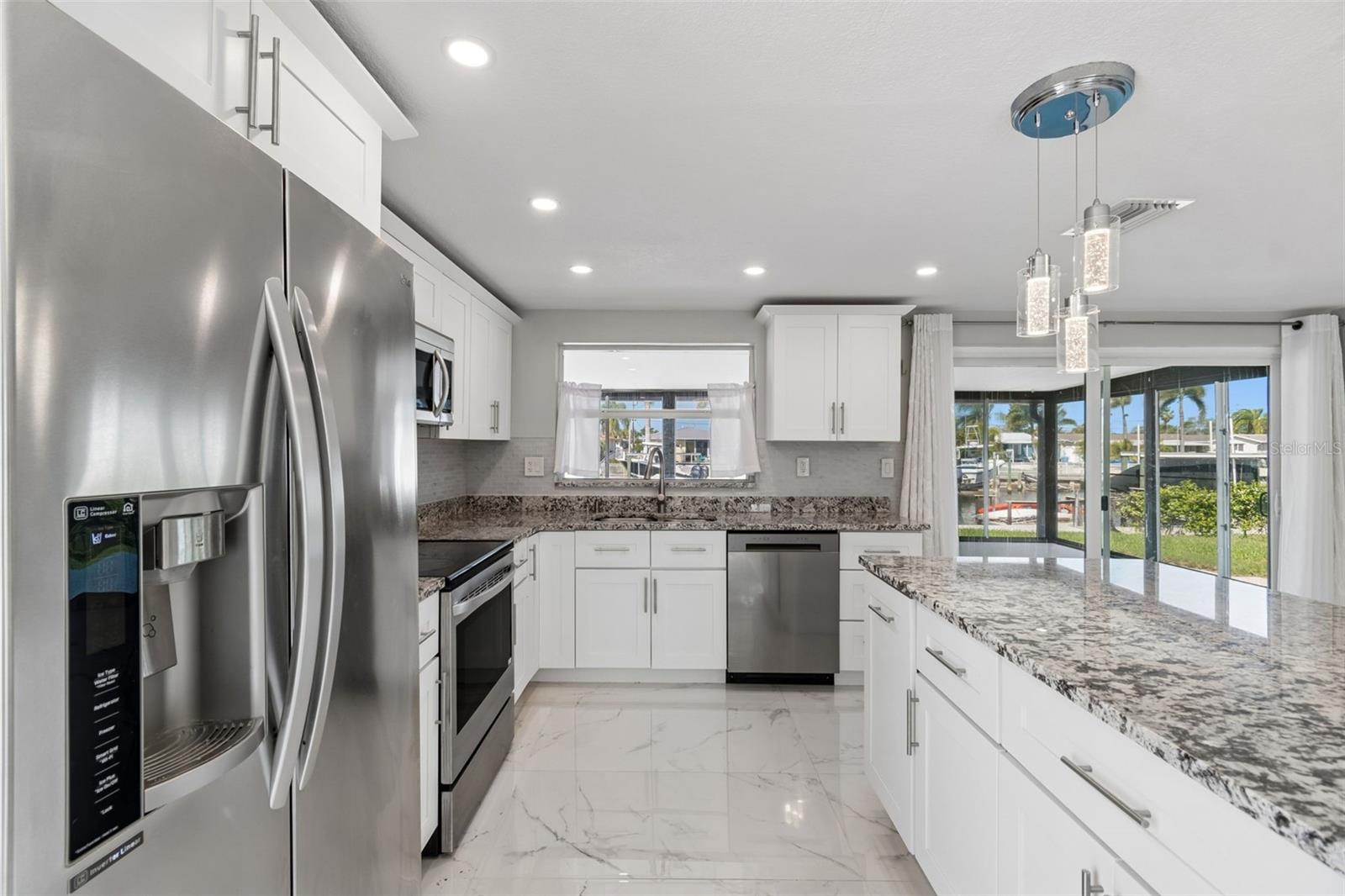 FLOR A MAR - Residential