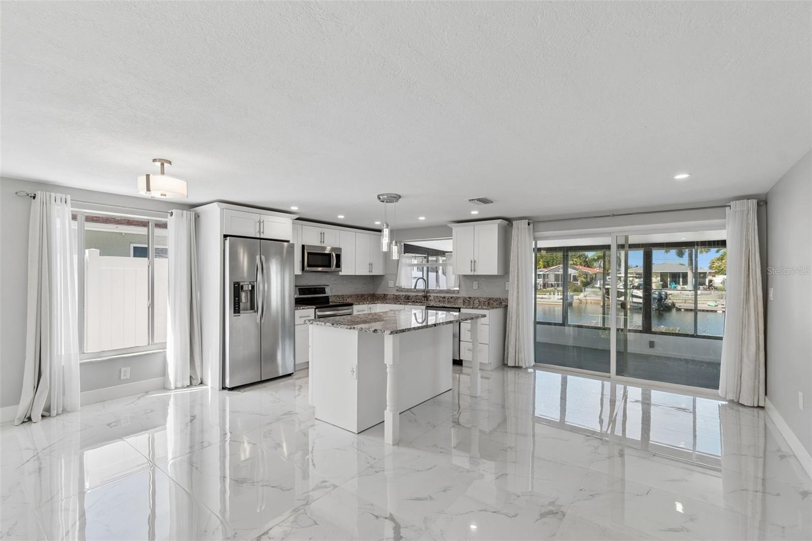 FLOR A MAR - Residential