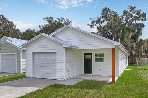 Photo of 1012 E Hazzard, Eustis, FL 32726 (MLS # O6371814)