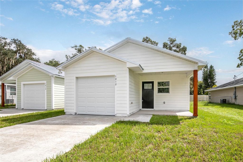 Photo of 1012 E Hazzard, Eustis, FL 32726 (MLS # O6371814)