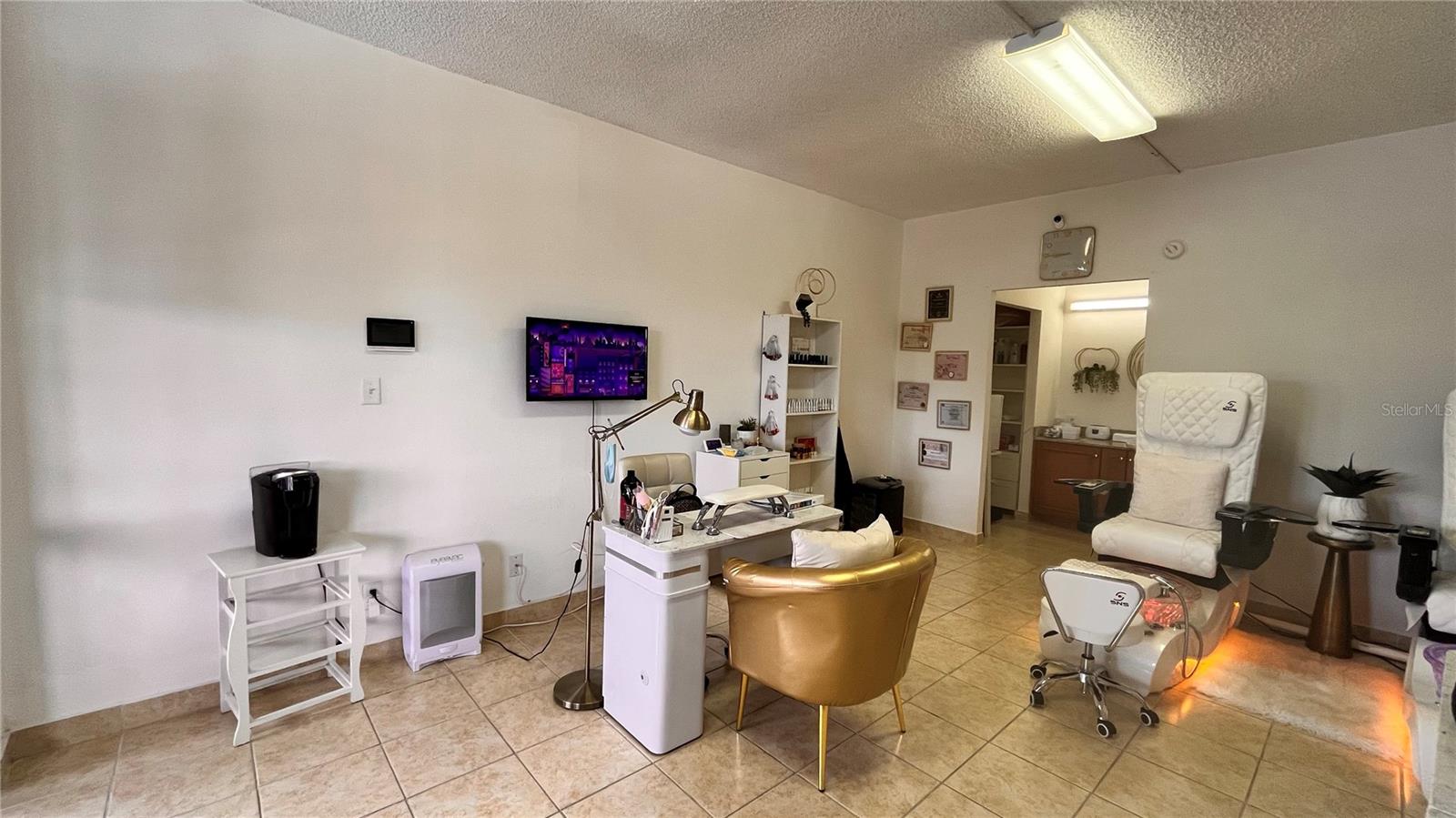 ALLIANCE CONDO - Commercial Lease