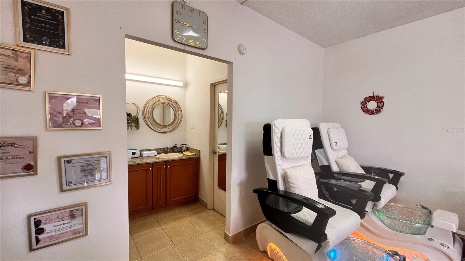 ALLIANCE CONDO - Commercial Lease