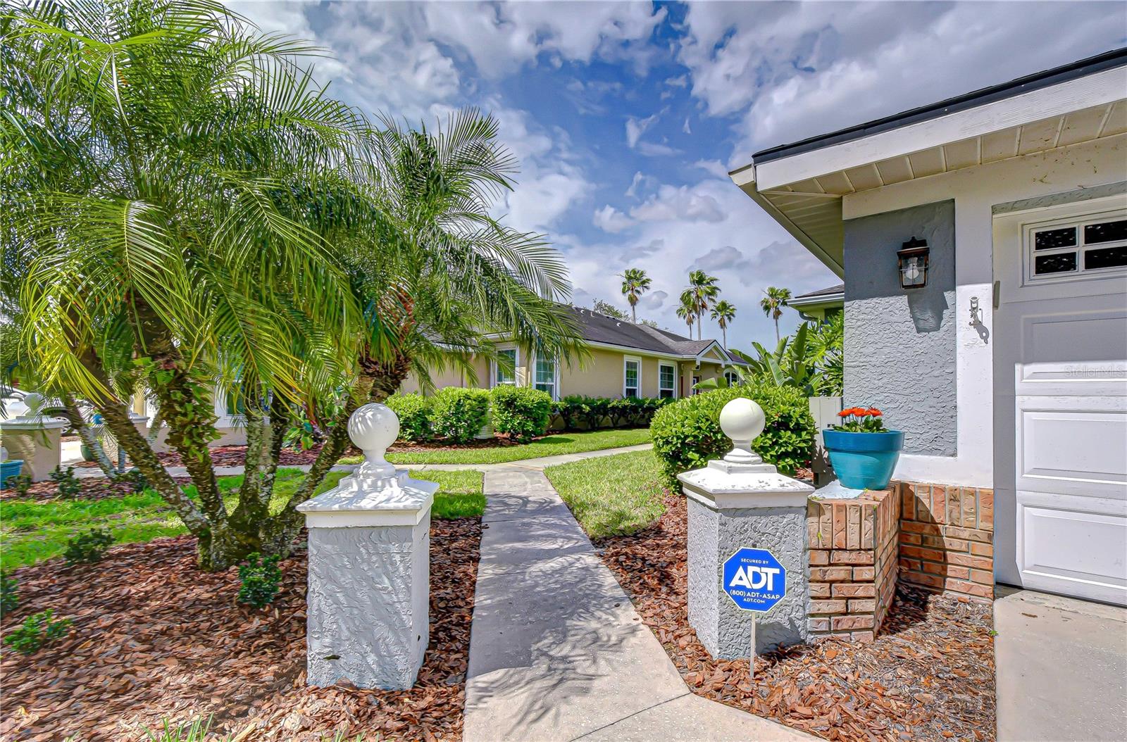 9815 GINGERWOOD DRIVE