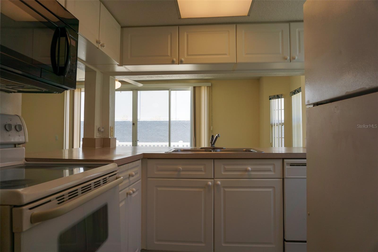 ISLAND CLUB WEST PH 01 - Residential Lease