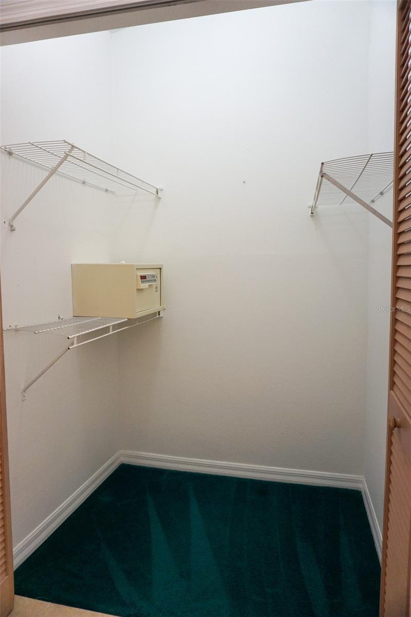 ISLAND CLUB WEST PH 01 - Residential Lease