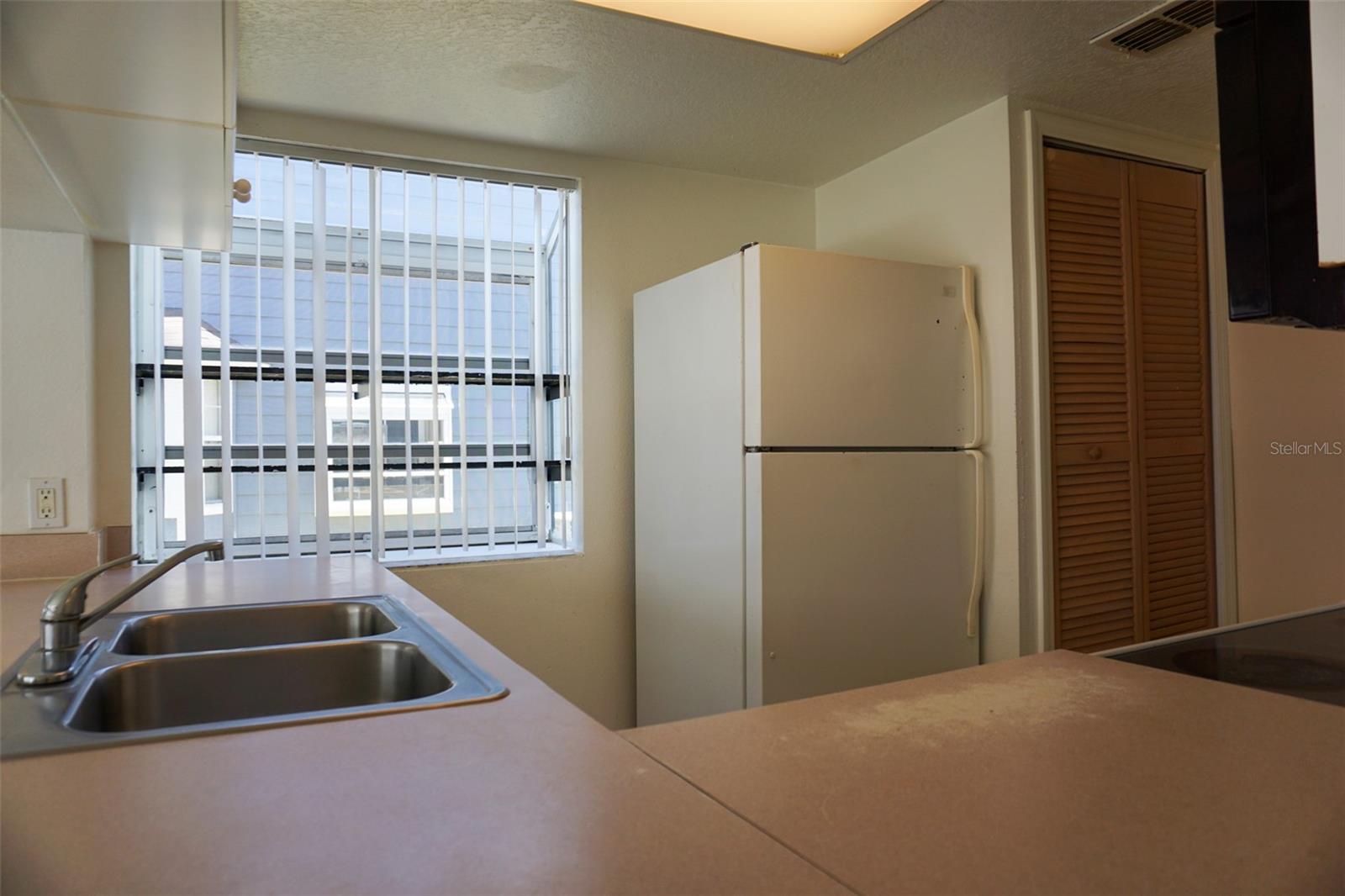 ISLAND CLUB WEST PH 01 - Residential Lease