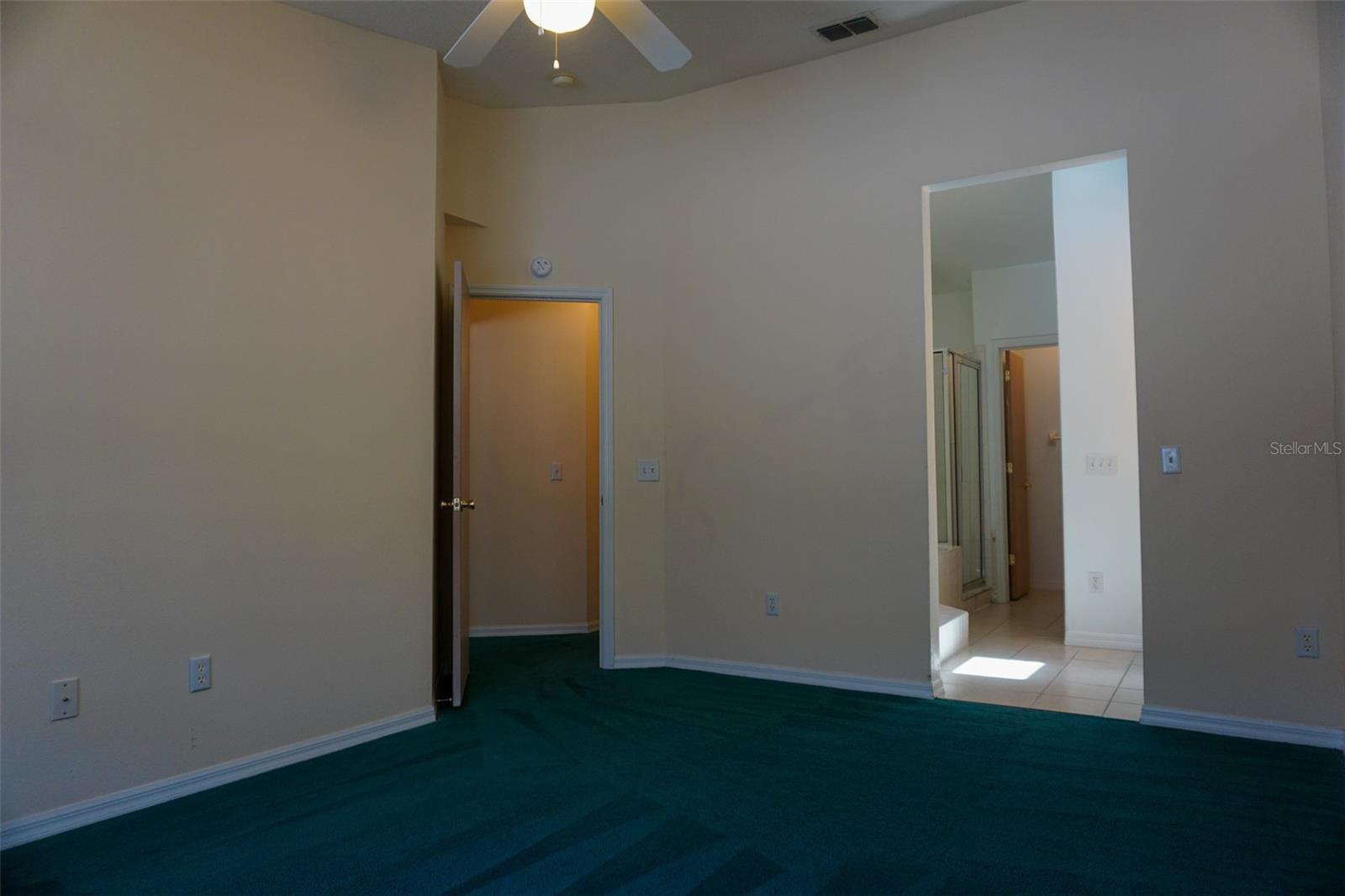 ISLAND CLUB WEST PH 01 - Residential Lease