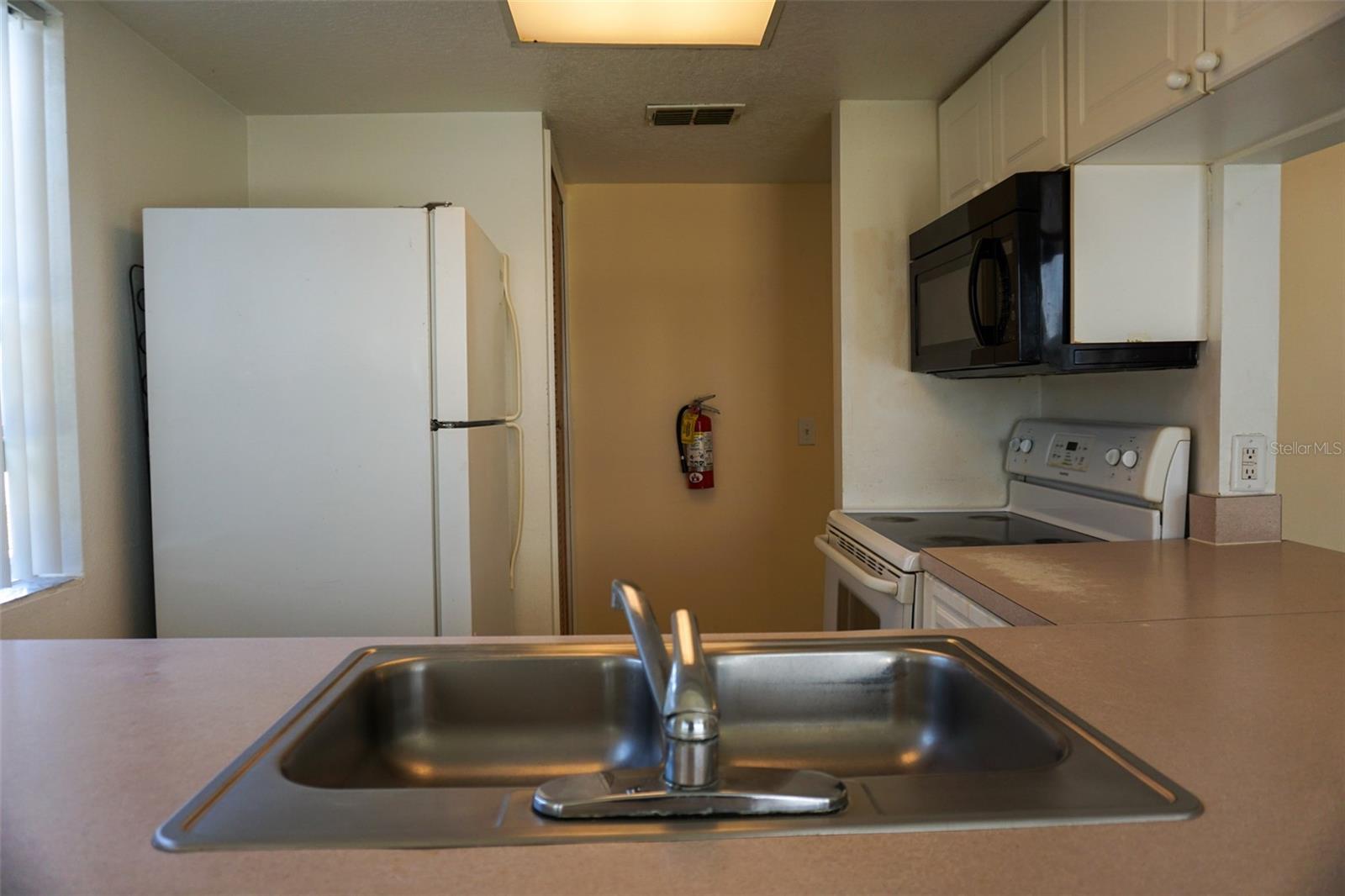 ISLAND CLUB WEST PH 01 - Residential Lease