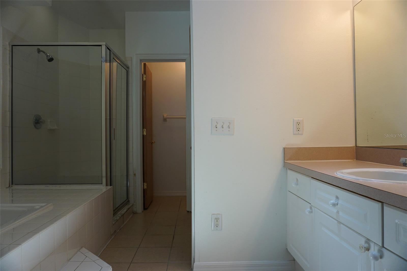 ISLAND CLUB WEST PH 01 - Residential Lease