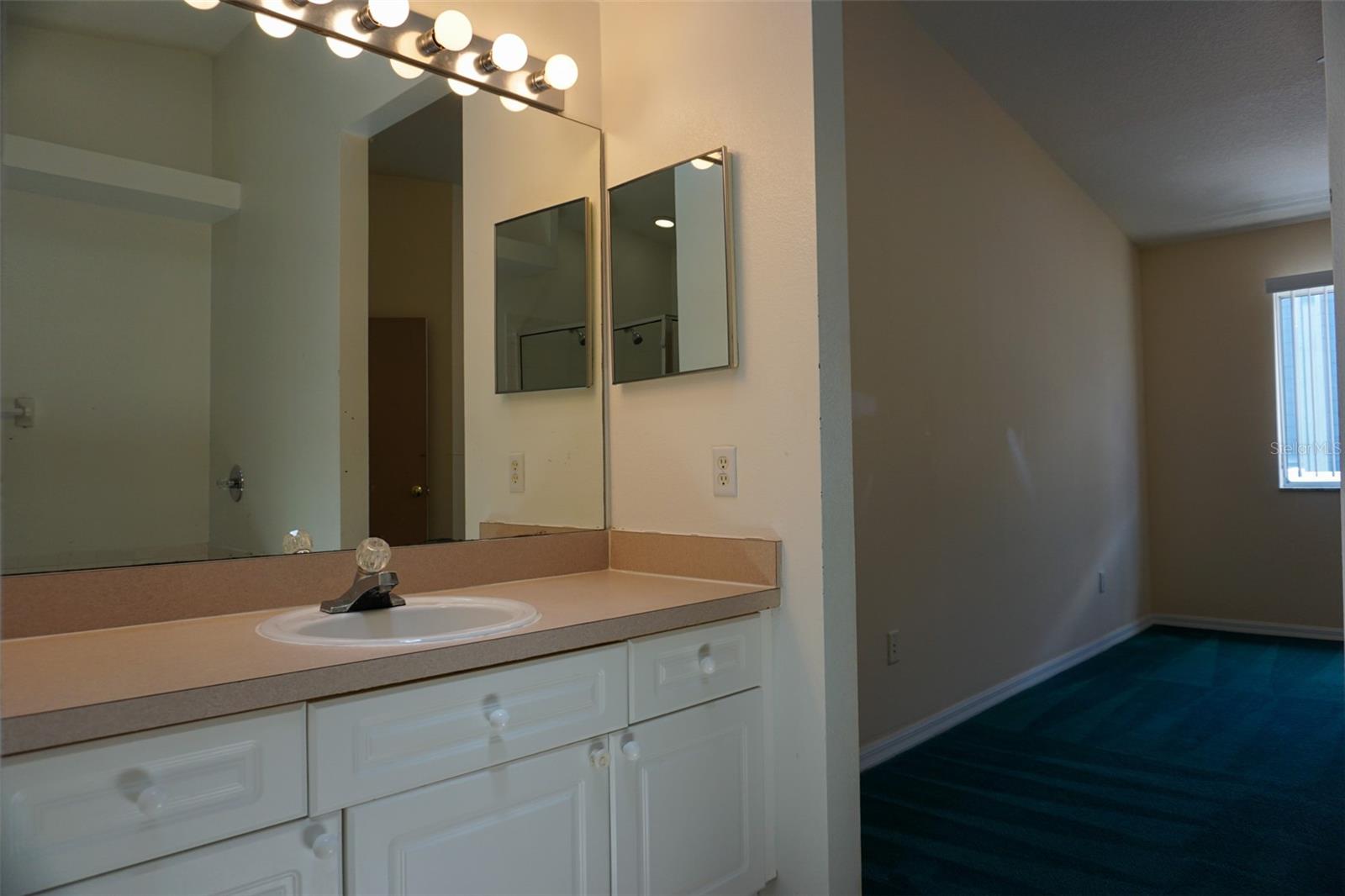 ISLAND CLUB WEST PH 01 - Residential Lease