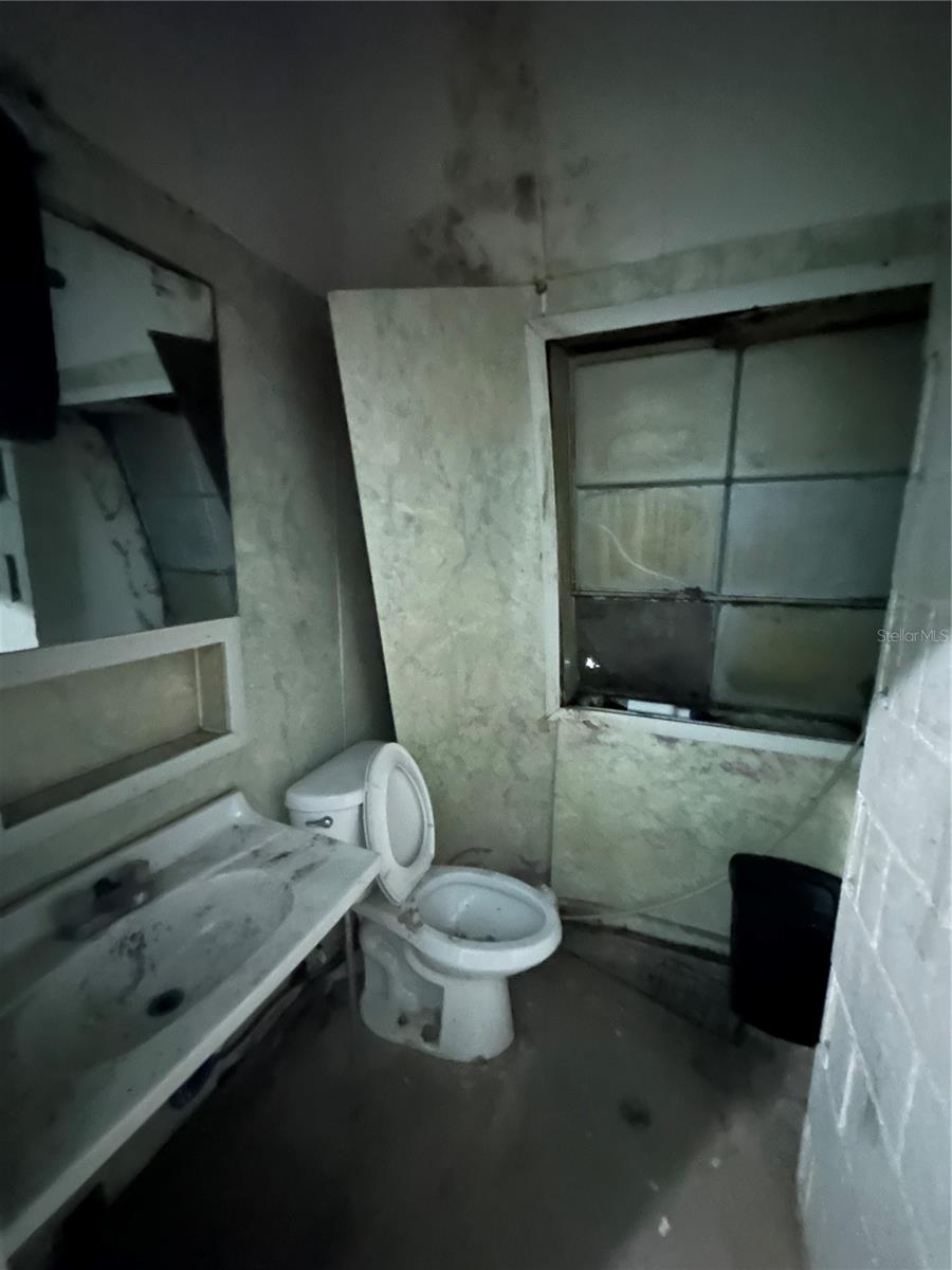 SMITH ELLA & AUBREY - Commercial Lease