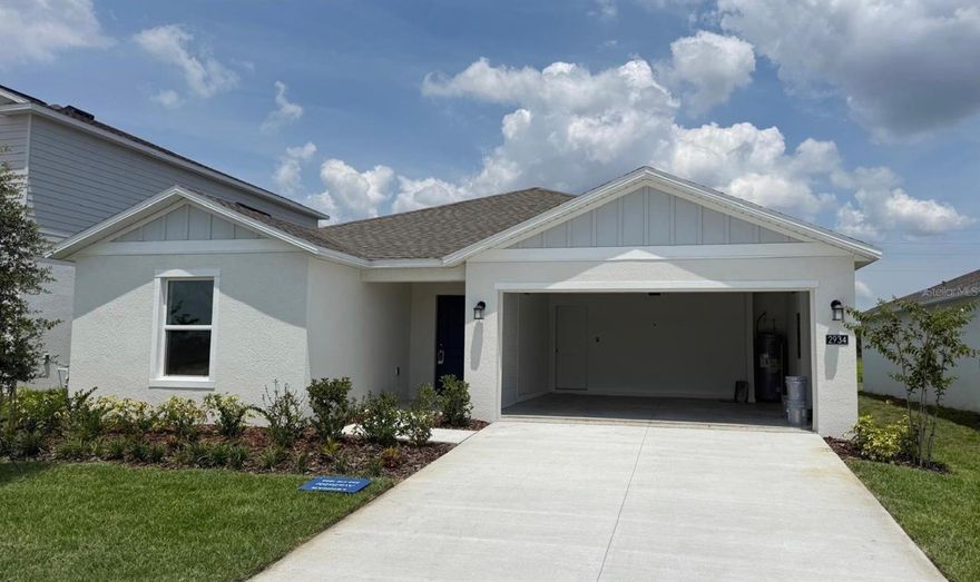 Beautiful and modern single-family home for rent at 2834 Pennachio Drive, located in the desirable Hunt Club Groves community in Lake Wales. This spacious residence features 4 bedrooms, 3 bathrooms, an open-concept living and dining area, and a fully equipped kitchen with modern appliances and solid surface countertops. The home offers tile flooring in common areas, carpet in the bedrooms, energy-efficient windows, and a two-car garage.. Don’t miss the opportunity to live in a peaceful, family-friendly neighborhood!