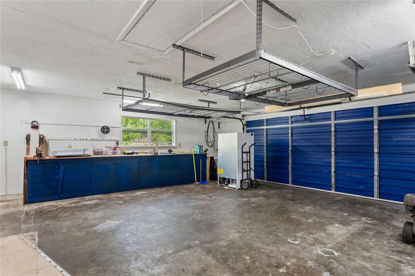 ROYAL OAKS ESTATE - Residential