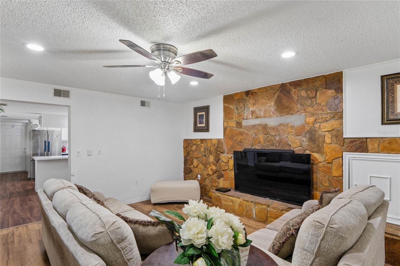 ROYAL OAKS ESTATE - Residential