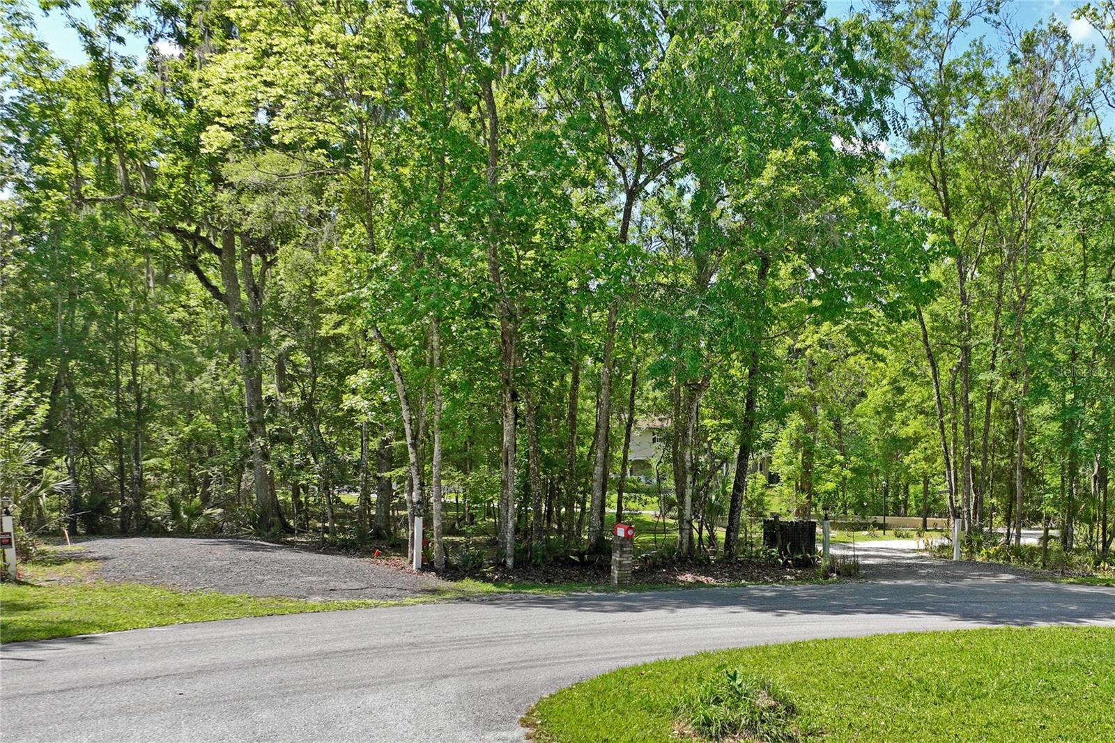 ROYAL OAKS ESTATE - Residential