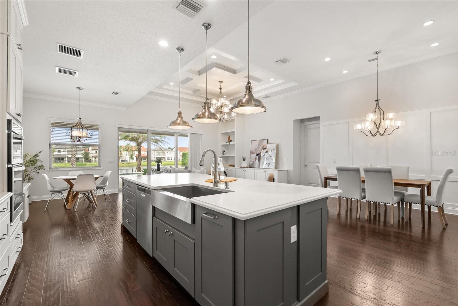 10739 ROYAL CYPRESS WAY