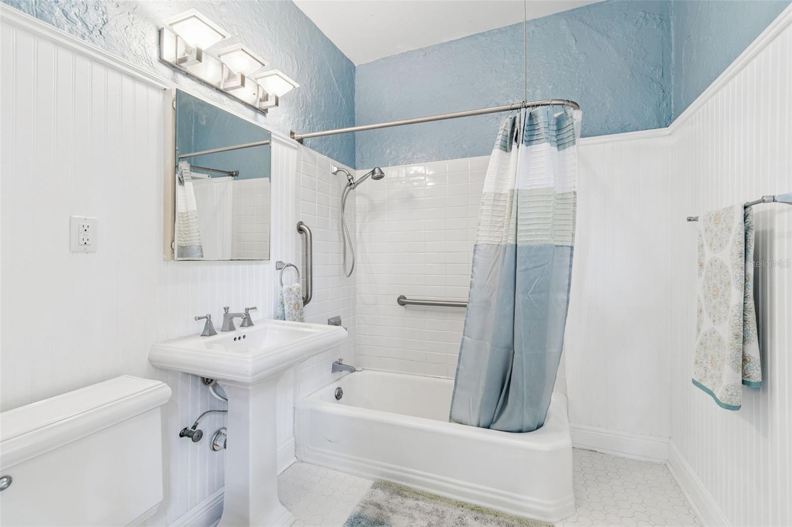 HALLS CENTRAL AVE 3 - Residential