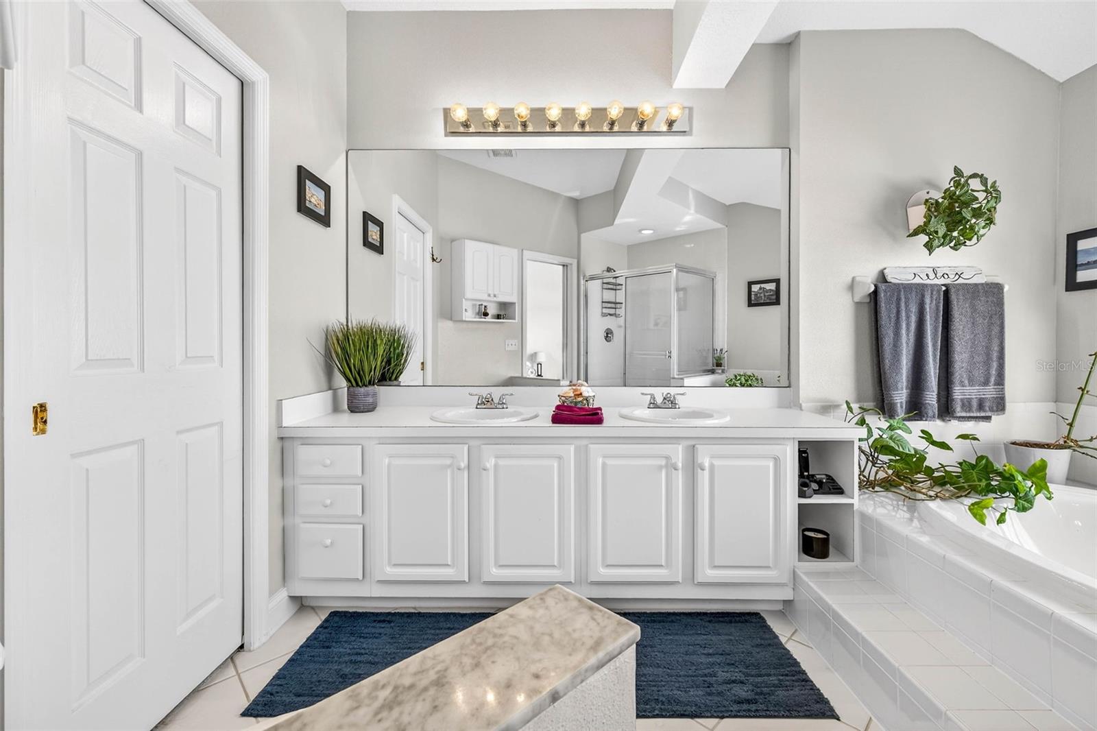 DAVIS ISLANDS PB10 PG52 TO 57 - Residential