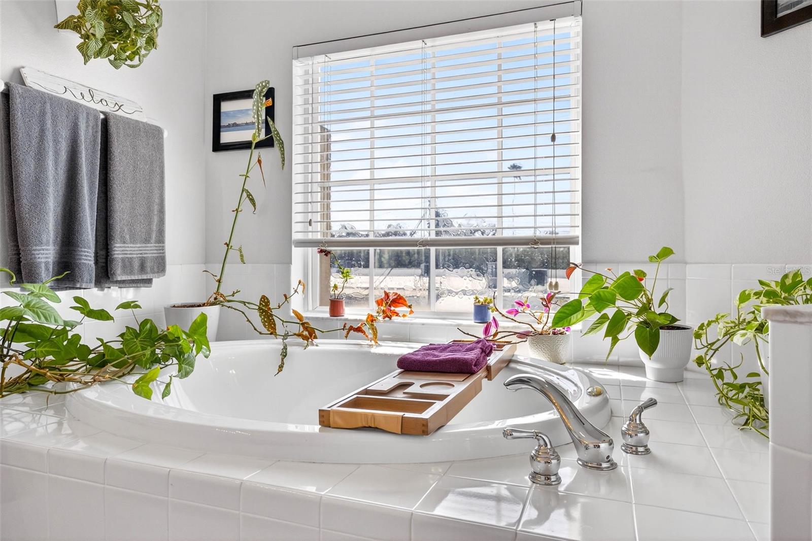 DAVIS ISLANDS PB10 PG52 TO 57 - Residential