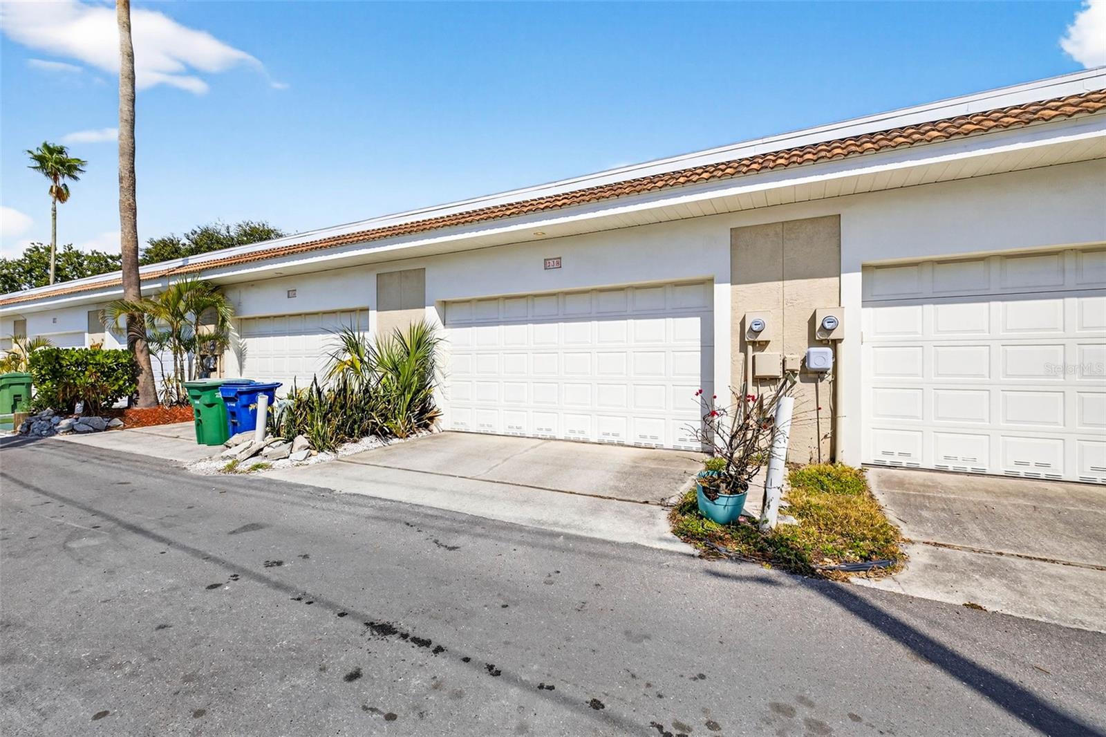 DAVIS ISLANDS PB10 PG52 TO 57 - Residential