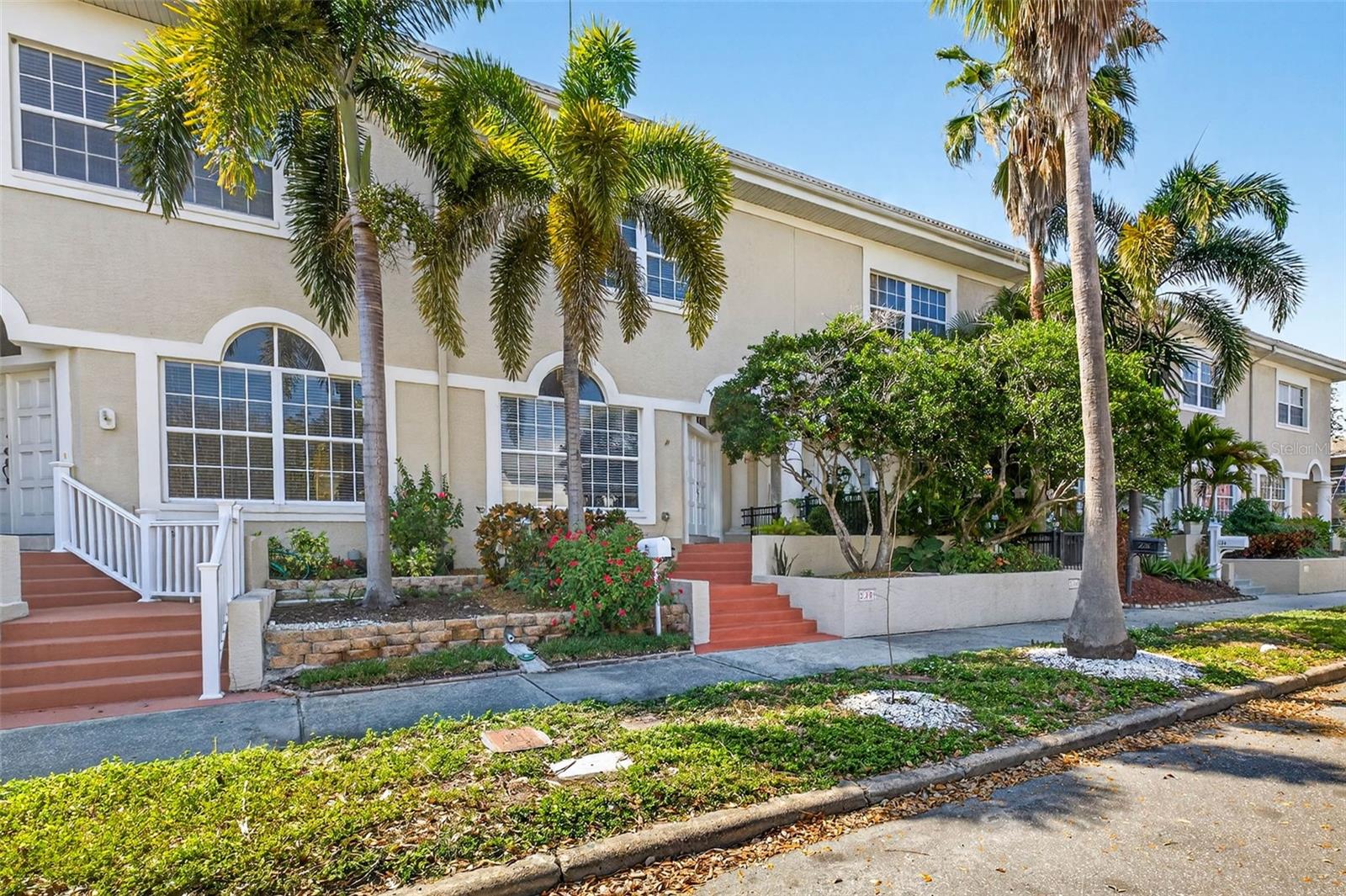 DAVIS ISLANDS PB10 PG52 TO 57 - Residential