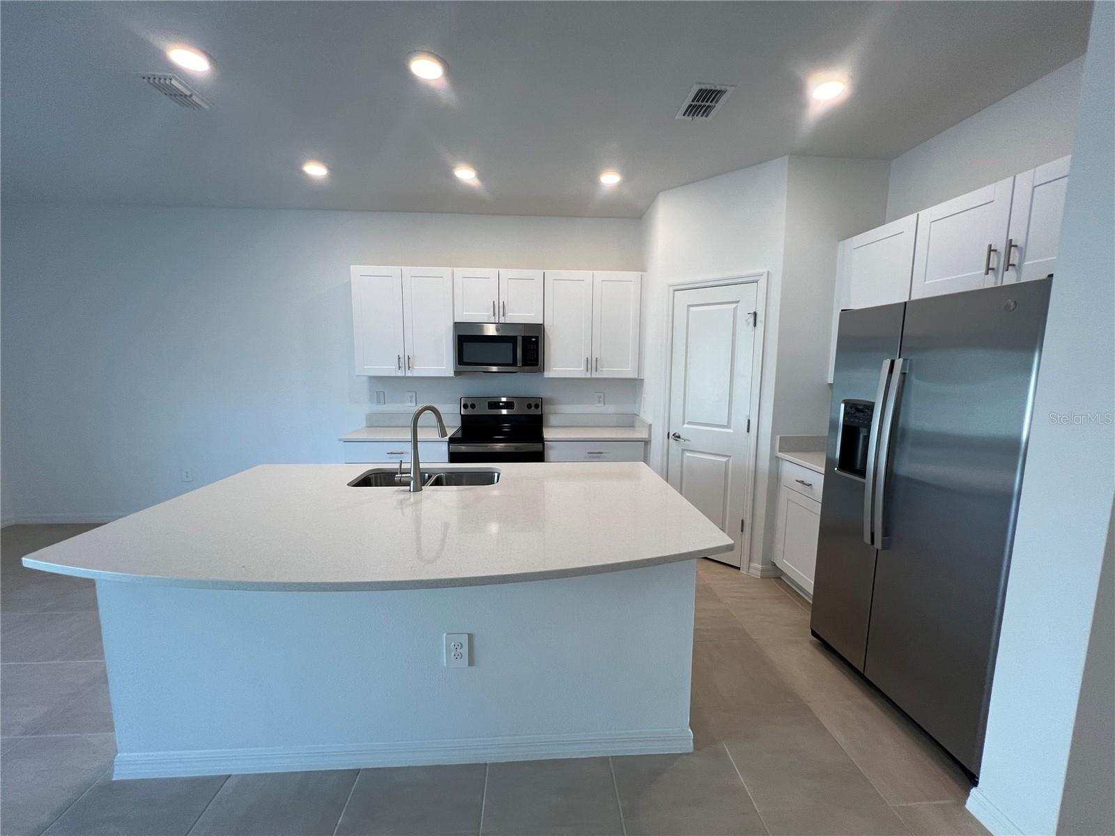 2211 PORTRAIT STREET