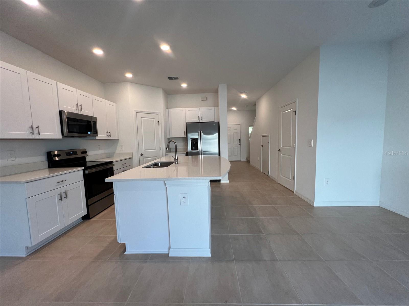 2211 PORTRAIT STREET