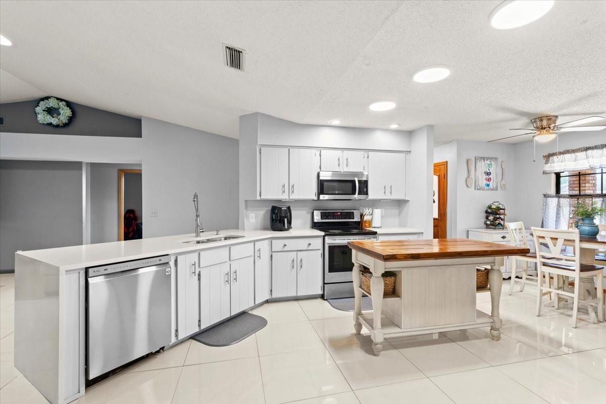912 FRUITWOOD PLACE
