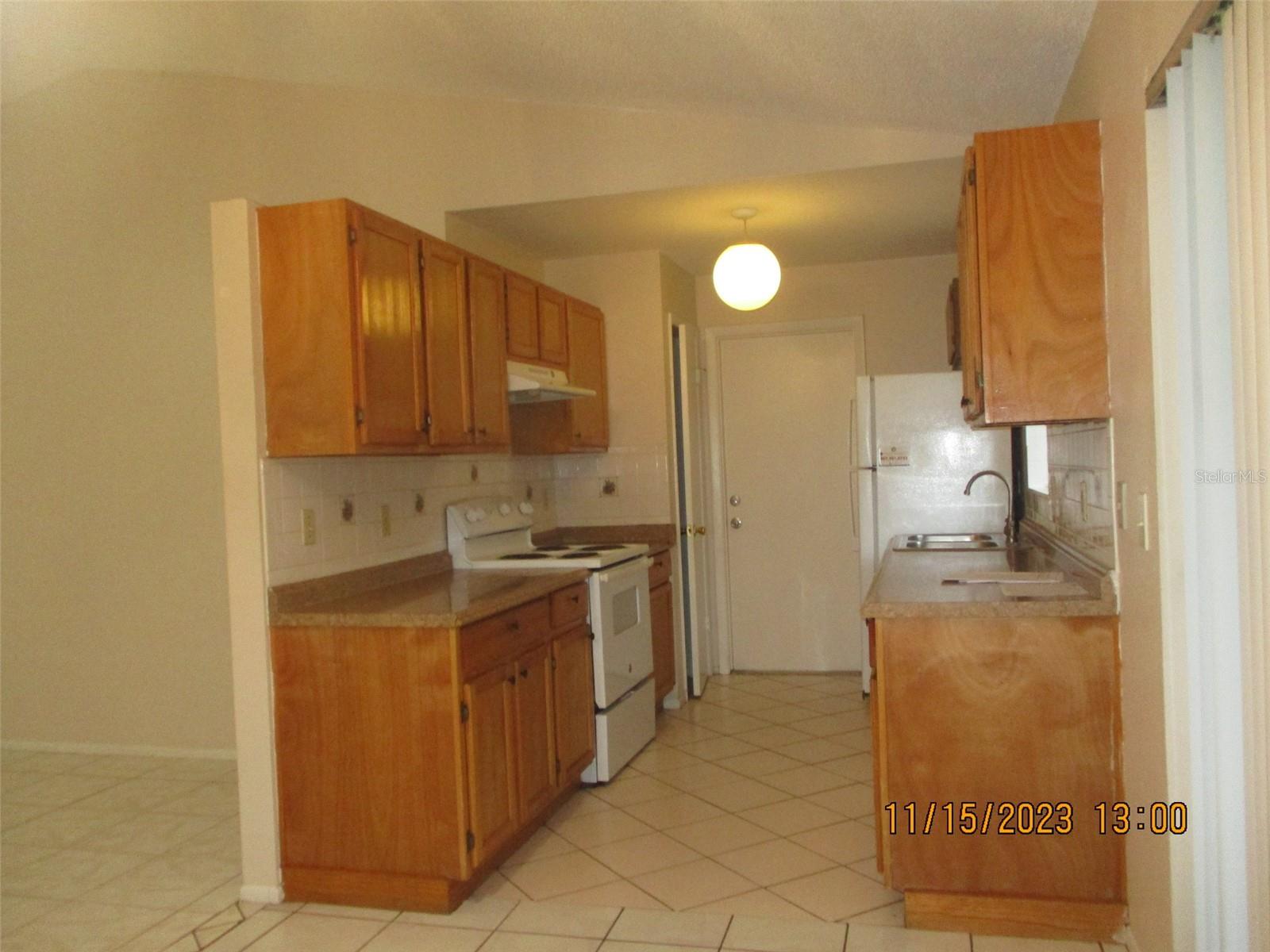 BUENAVENTURA LAKES UNIT 03 - Residential Lease