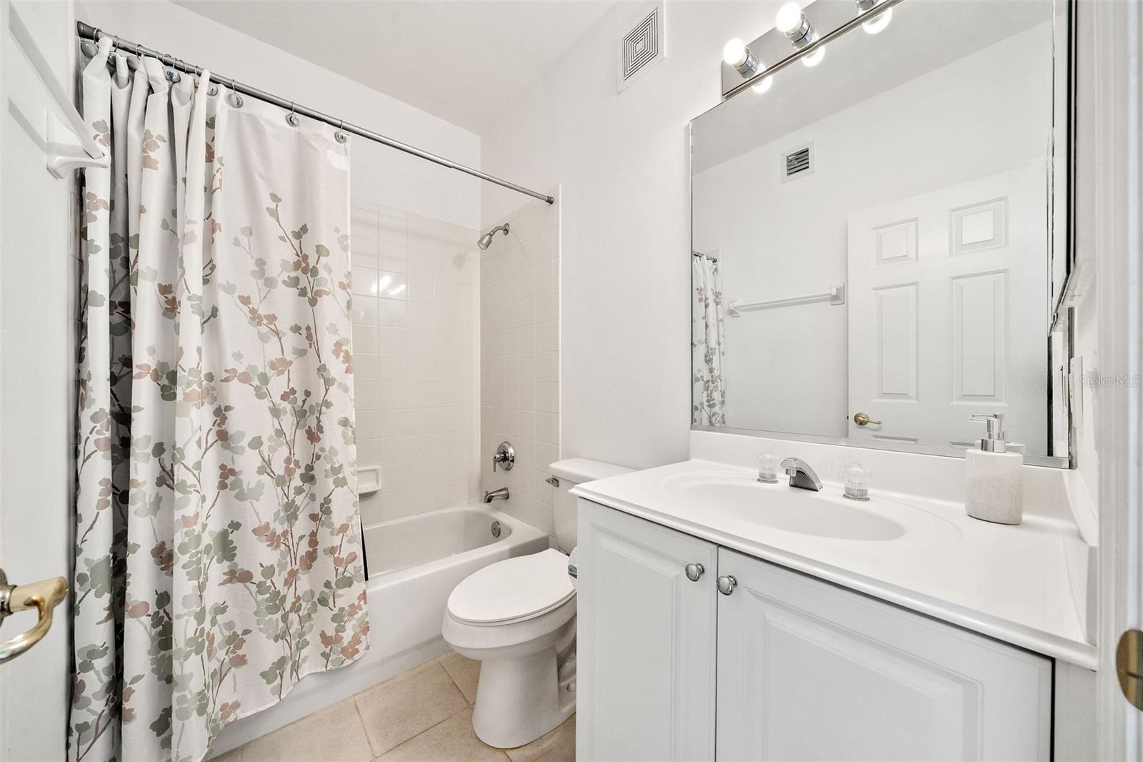 SPRING PARK TOWNHOMES OF SOUTH VILLAGE - Residential