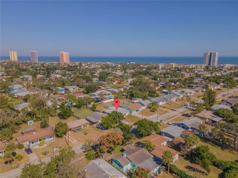 A home in DAYTONA BEACH