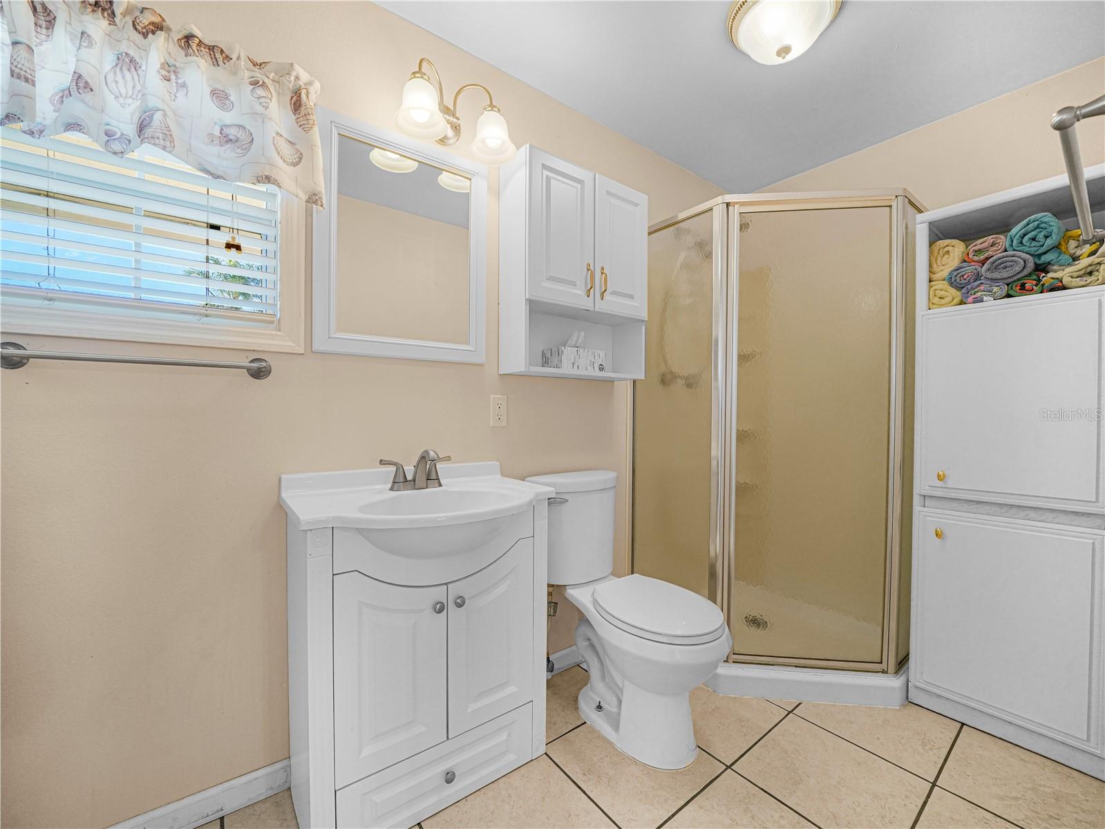 SADDLEBAG LAKE - Residential