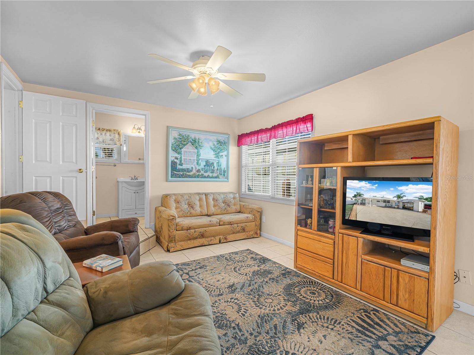 SADDLEBAG LAKE - Residential