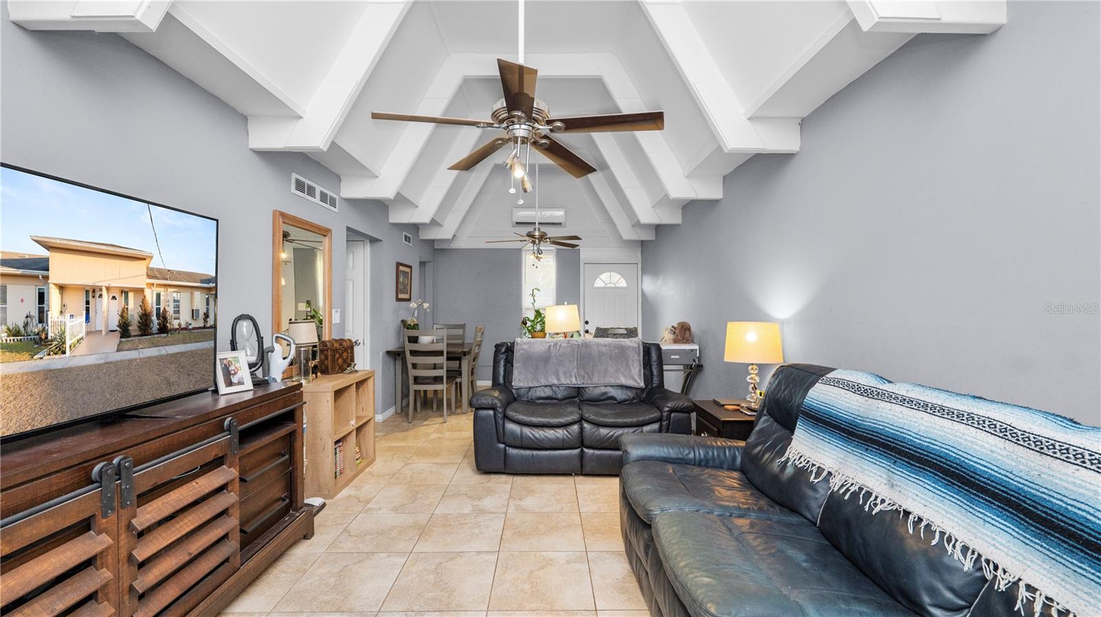 LAKESHORE CLUB - Residential