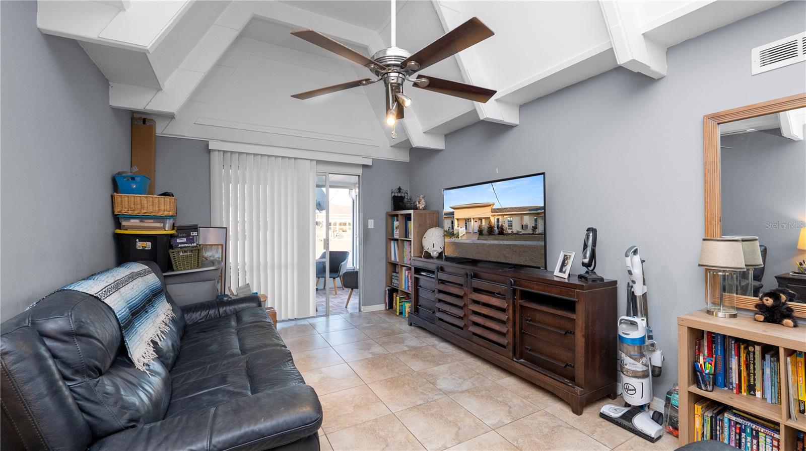 LAKESHORE CLUB - Residential