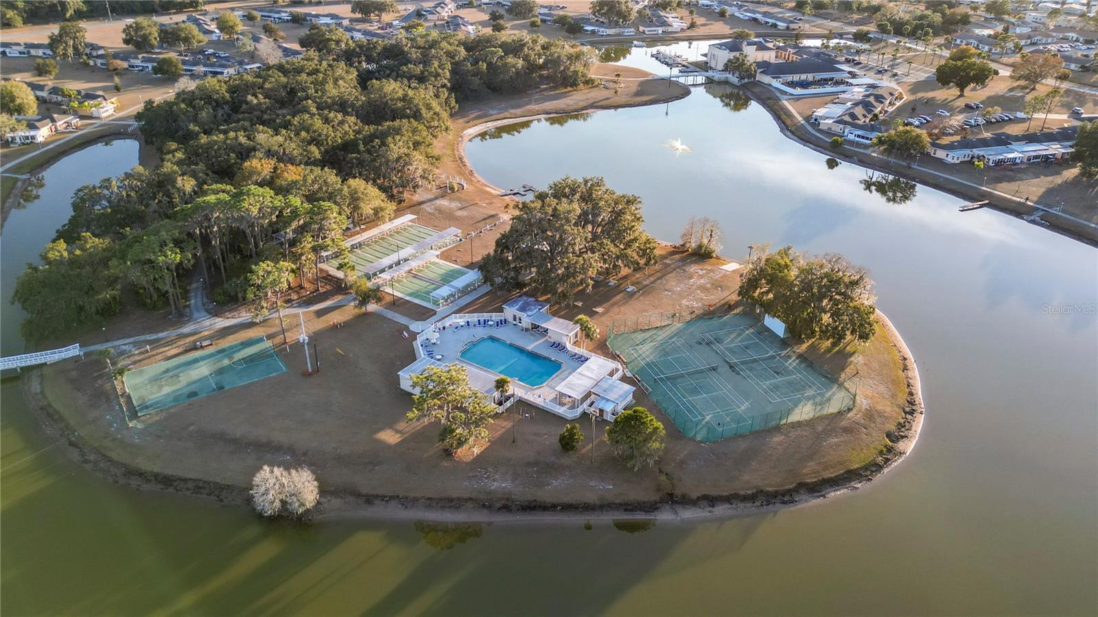 LAKESHORE CLUB - Residential