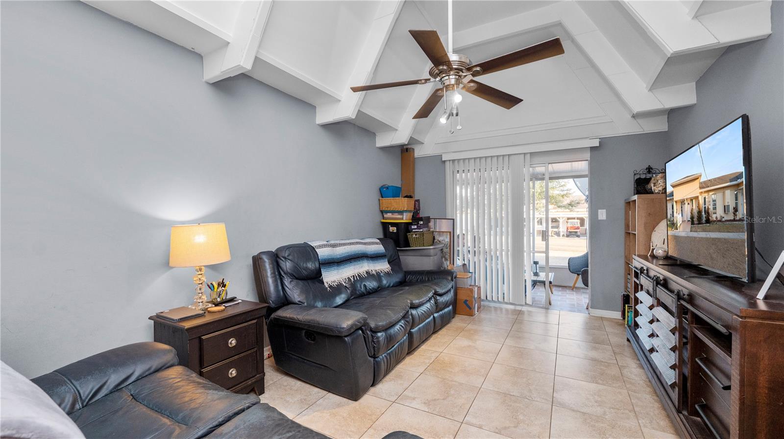 LAKESHORE CLUB - Residential