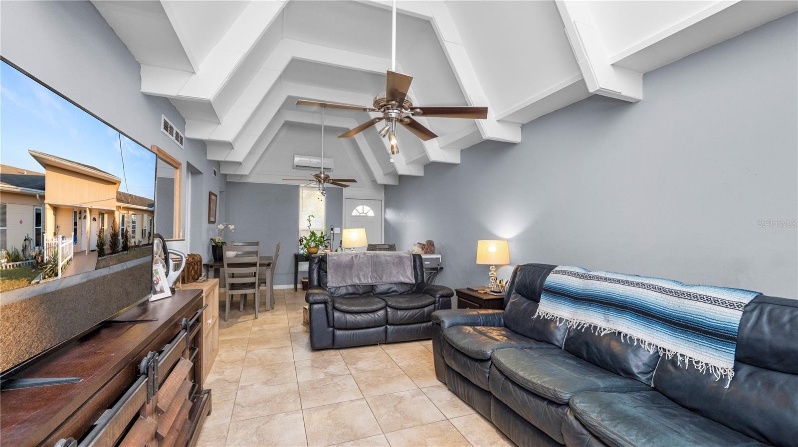 LAKESHORE CLUB - Residential