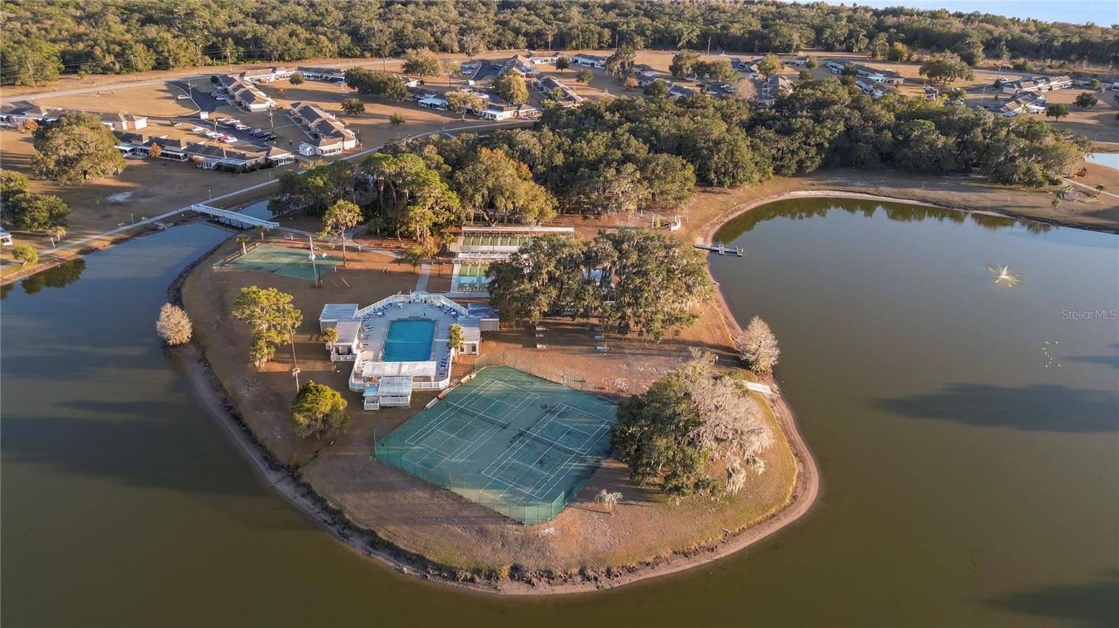 LAKESHORE CLUB - Residential