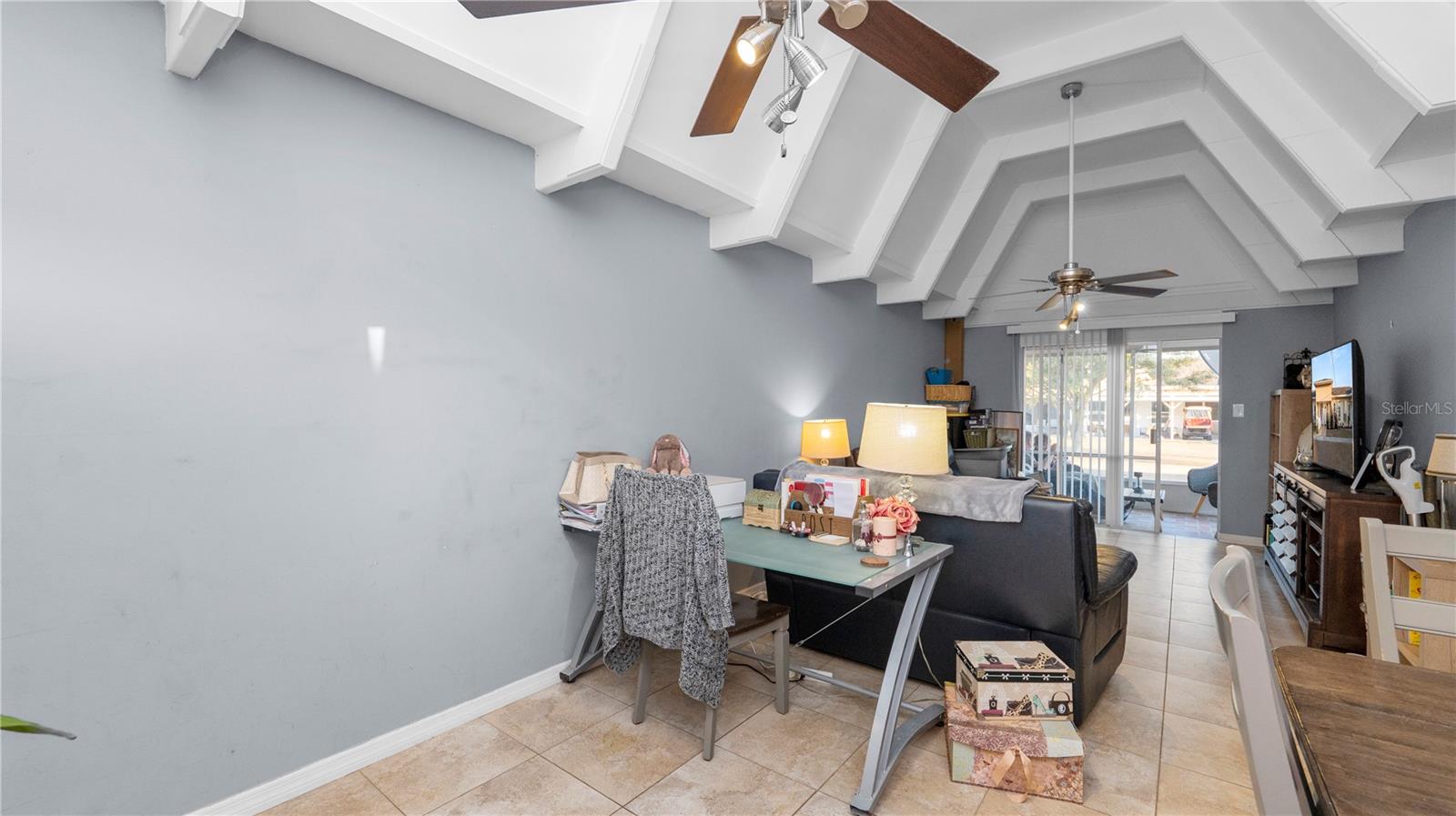 LAKESHORE CLUB - Residential