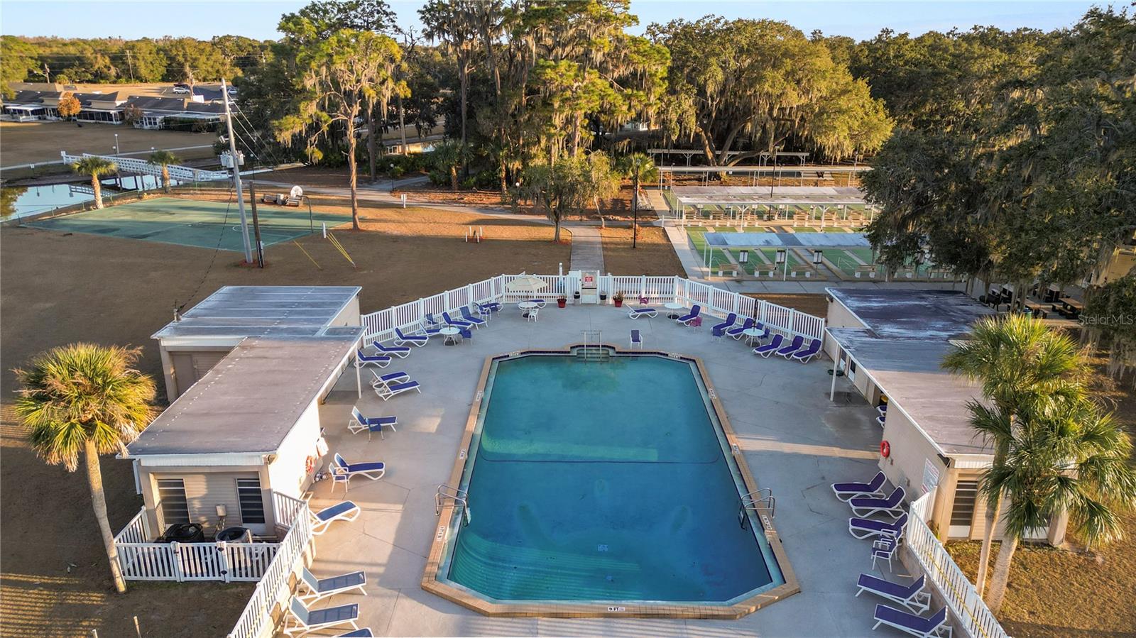 LAKESHORE CLUB - Residential