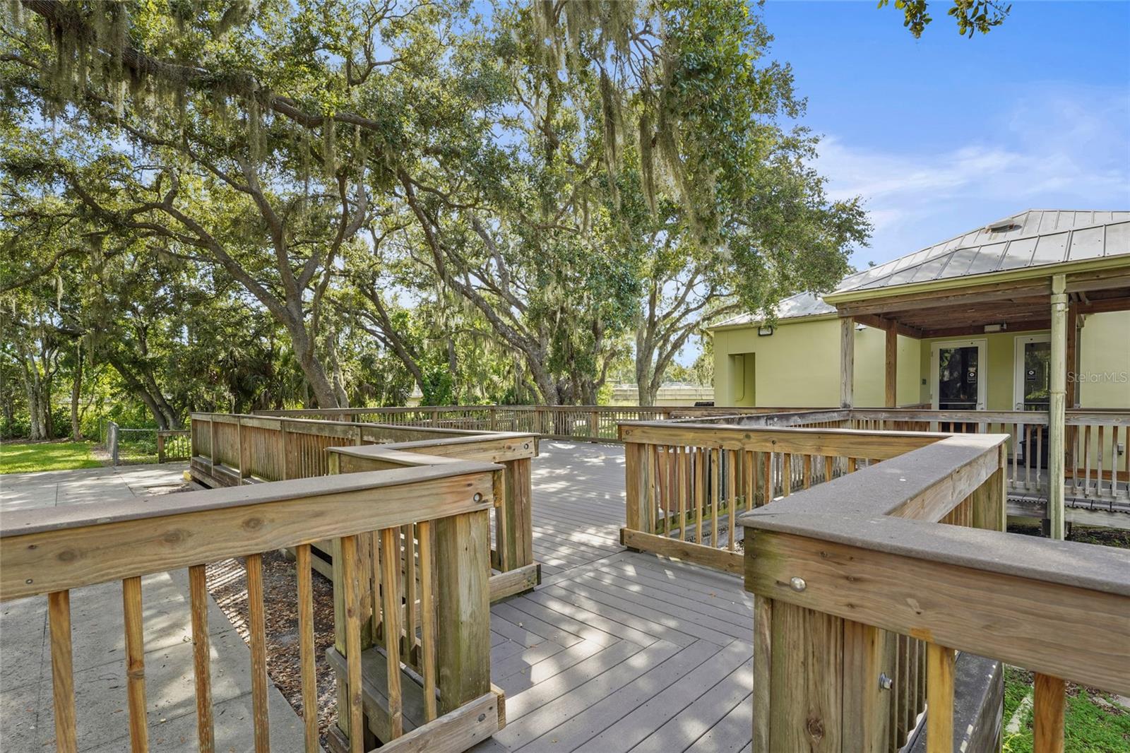 COLONIAL OAKS - Residential