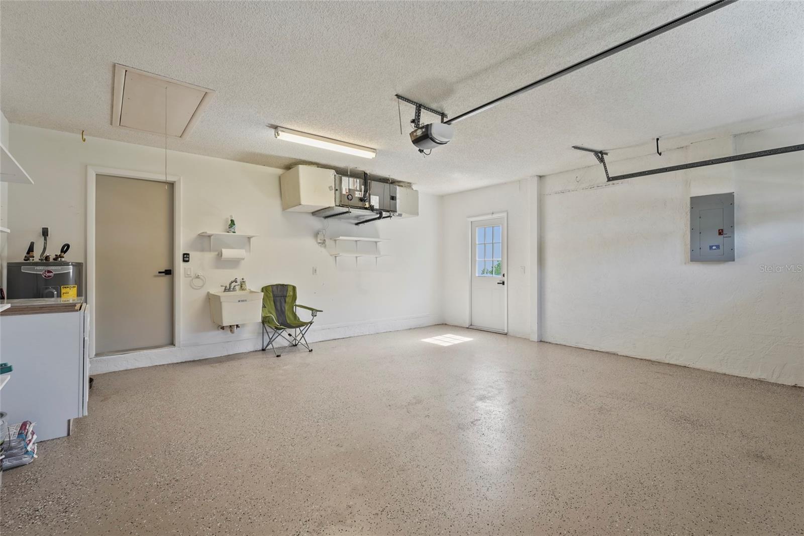 COLONIAL OAKS - Residential