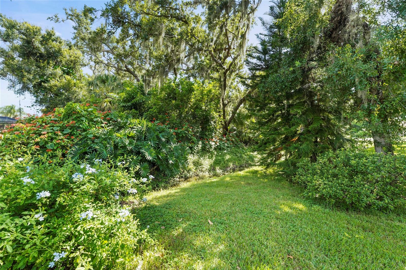 COLONIAL OAKS - Residential