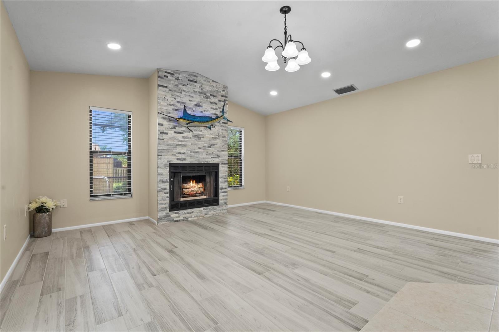 COLONIAL OAKS - Residential