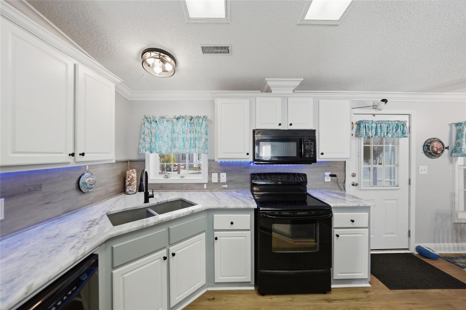 RIVER HAVEN MOB HME PARK - Residential