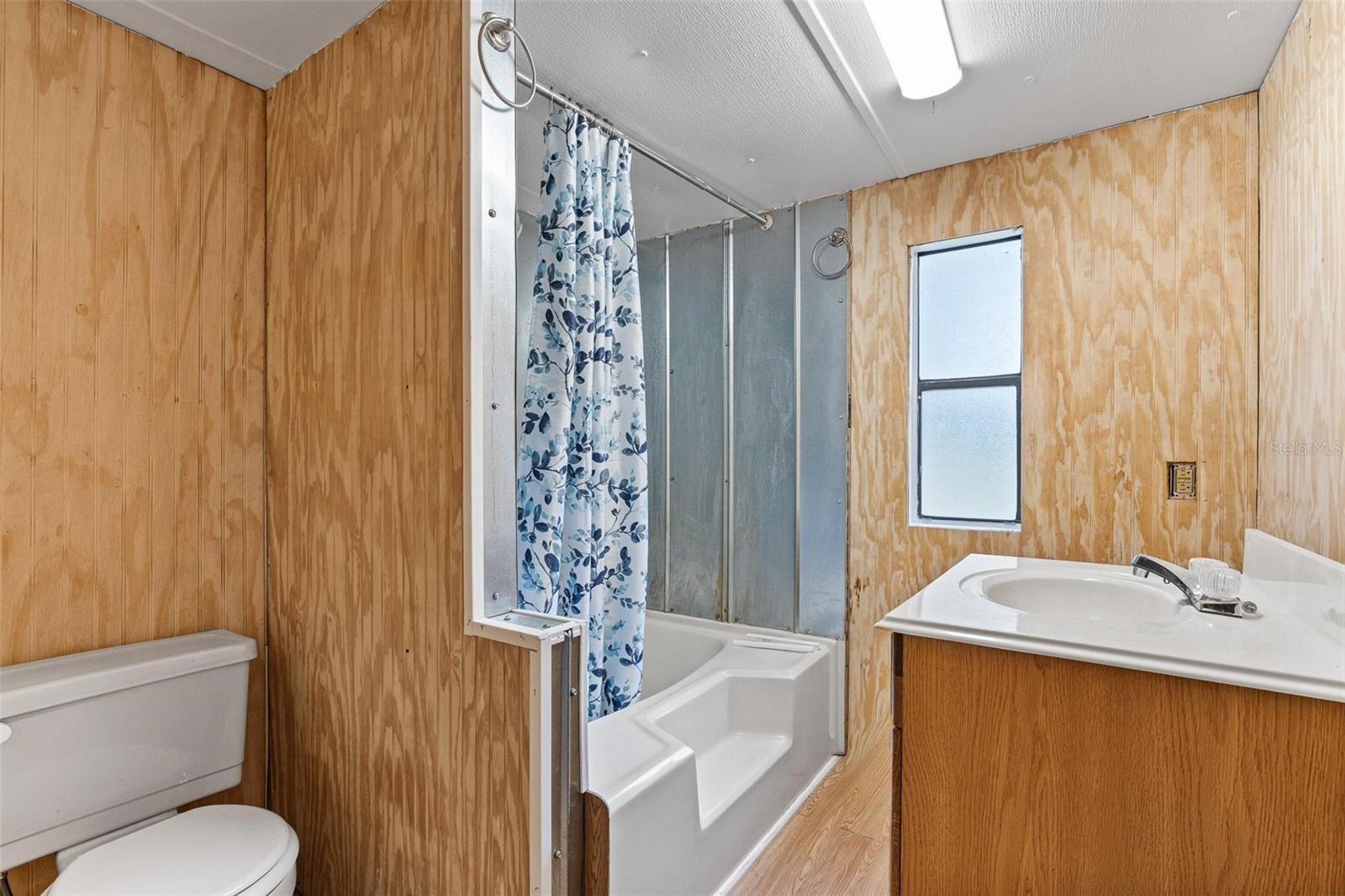 SEC 21 TWP 17 RGE 25 PLAT BOOK UNR PAGE 214 BIG TR - Residential