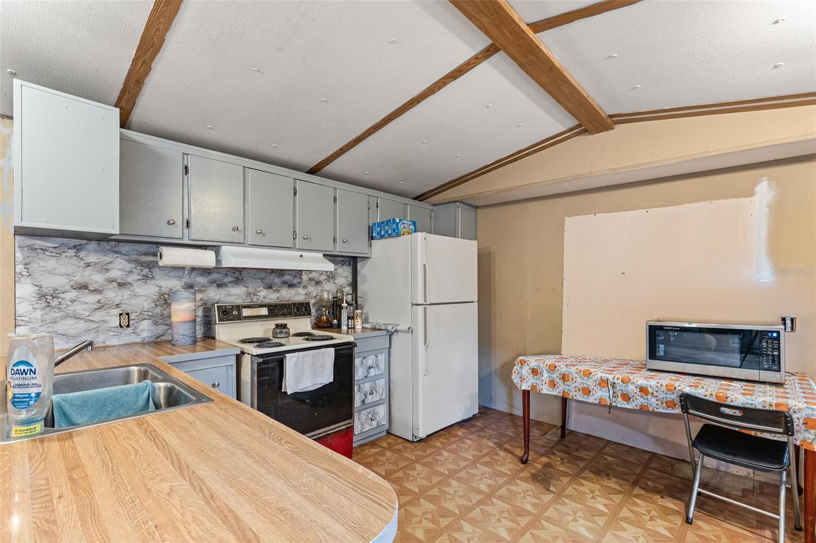 SEC 21 TWP 17 RGE 25 PLAT BOOK UNR PAGE 214 BIG TR - Residential