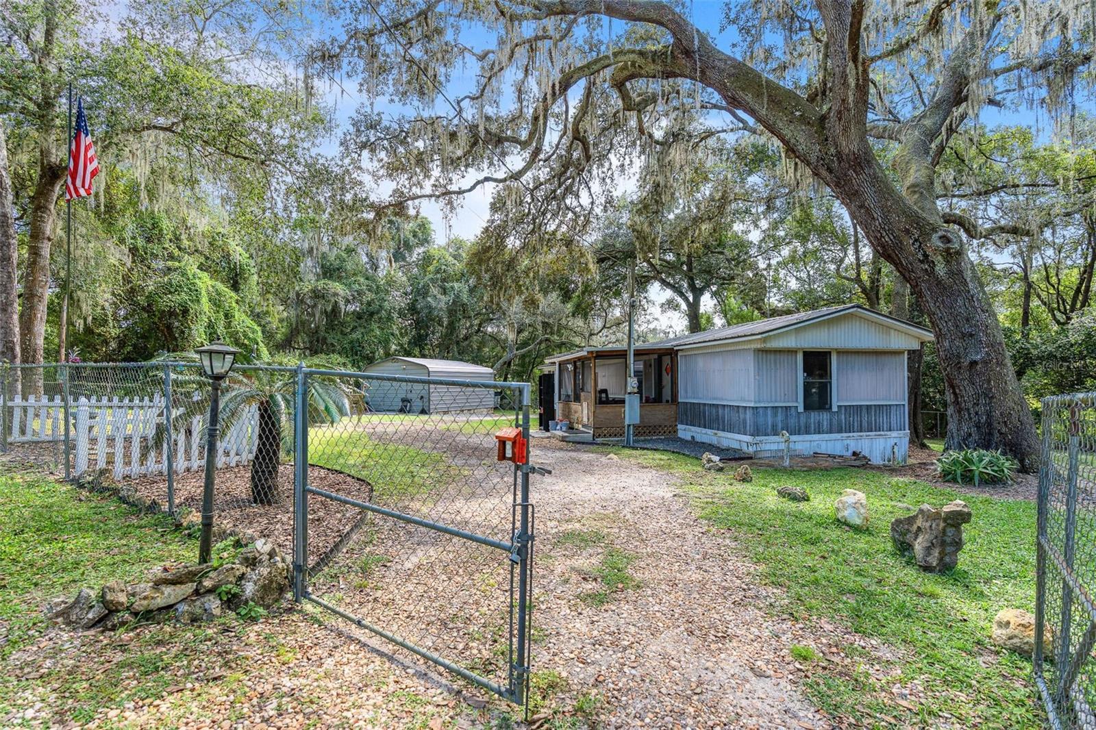 SEC 21 TWP 17 RGE 25 PLAT BOOK UNR PAGE 214 BIG TR - Residential