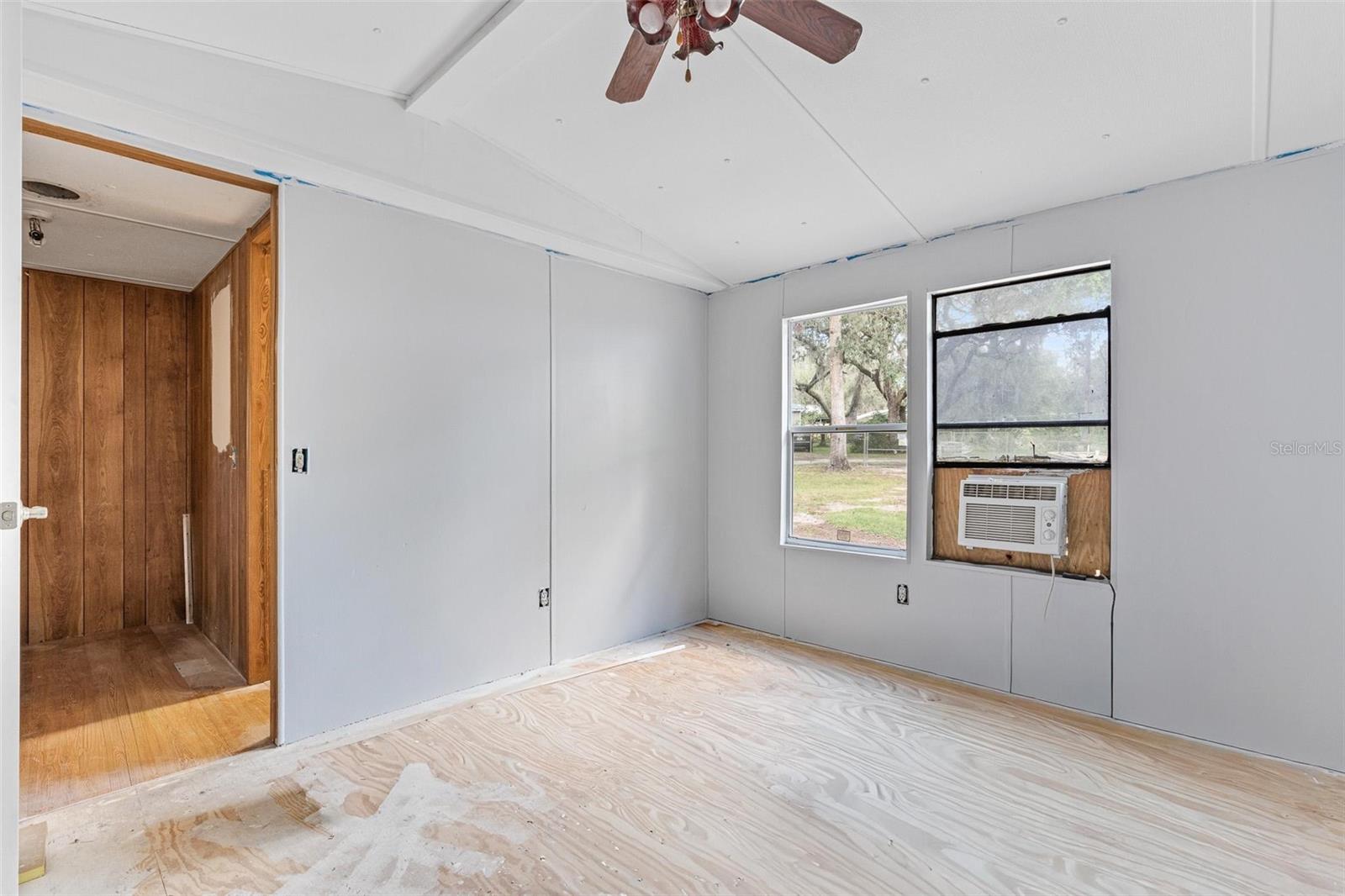 SEC 21 TWP 17 RGE 25 PLAT BOOK UNR PAGE 214 BIG TR - Residential